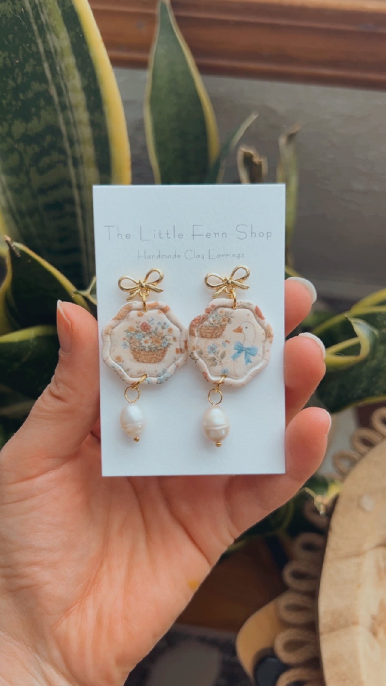 Scalloped Goose Dangle