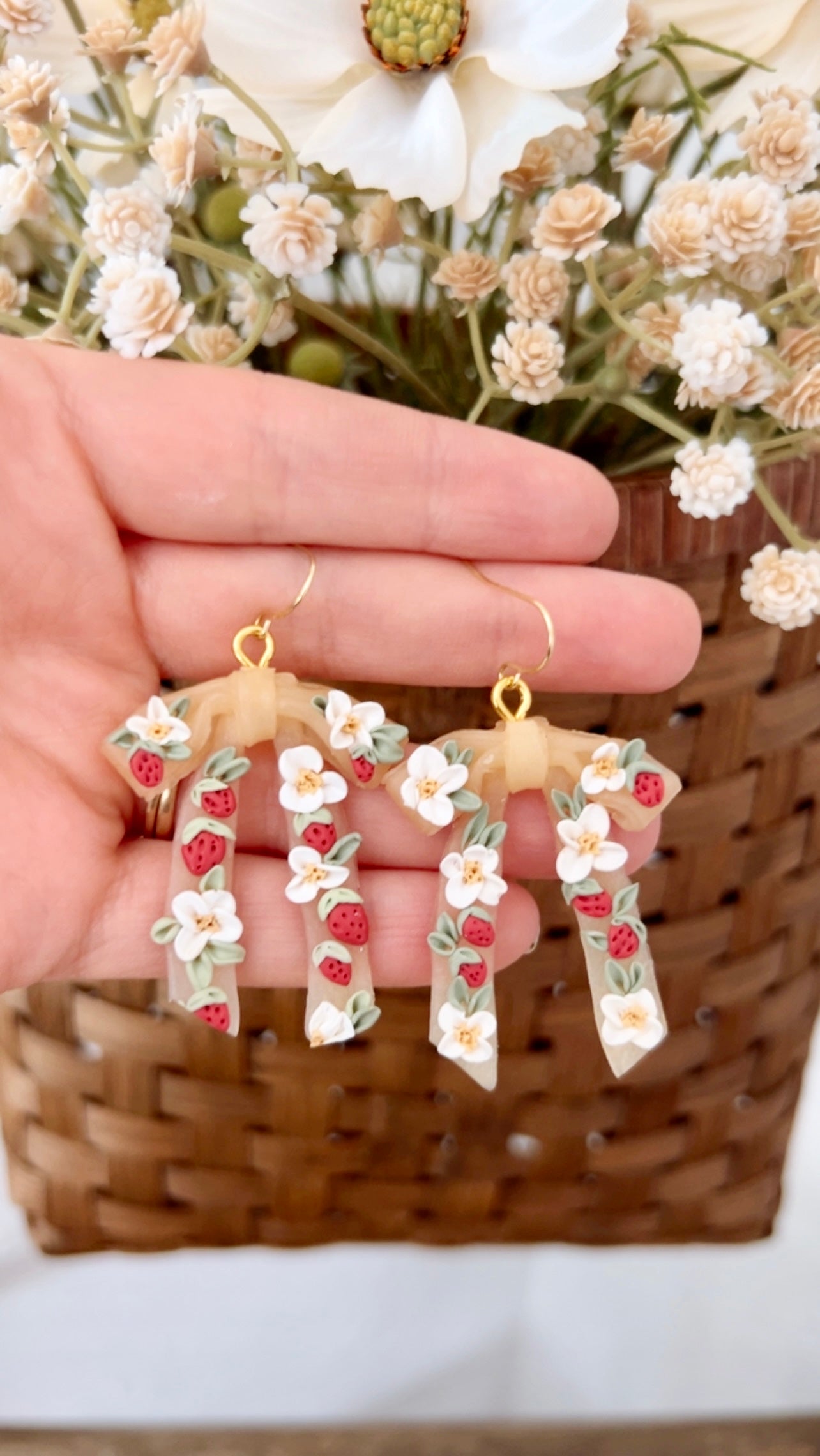 Cottage Berry Bows