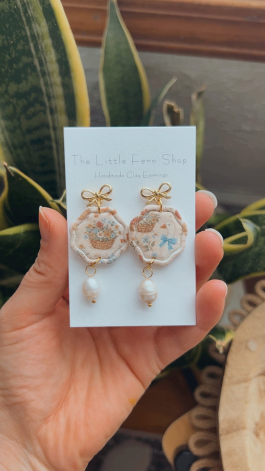 Scalloped Goose Dangle